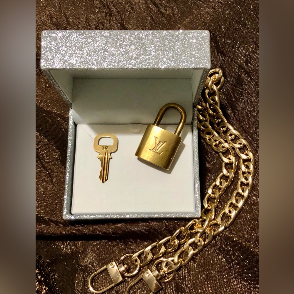 Louis Vuitton Authentic Lock & Key w/15 Inch Chunky Chain!